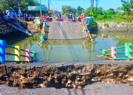 Jembatan Kedungpeluk Sidoarjo Ambruk, Warga Terancam Terisolasi