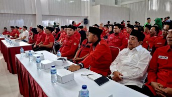 Target PDIP di Pilkada Jatim 2024: Terhormat atau Tidak yang Penting Menang