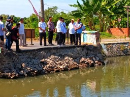 Warga Kedungpeluk Sidoarjo Surati Presiden, Kemensekneg Datangi Jembatan Ambruk