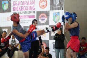Mas Dhito Beri Pesan Penting Atlet Kick Boxing Piala Bupati Kediri 2024