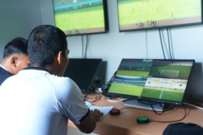Wasit BRI Liga 1 Indonesia Digembleng Latihan Simulasi VAR