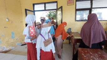 Berebut Bangku hingga Tangis Ortu Warnai MPLS Hari Pertama di Lamongan