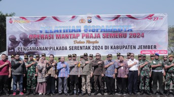 Demonstrasi Anarkis, Polisi Selamatkan Ketua KPU Jember