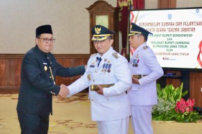 Pj Gubernur Jatim Lantik Pj Bupati Bondowoso dan Jombang Baru