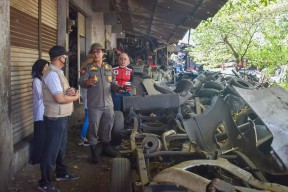 154 PKL Pasar Loak Dupak Ditertibkan Satpol PP Surabaya, Alasannya Bikin Macet
