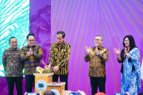 Pj Gubernur Adhy Karyono Optimis Industri Kelapa Wujudkan Ekonomi Hijau di Jatim