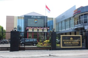Sederet Fakta Suami di Kediri Siram Air Keras Istri dan Anak Balitanya