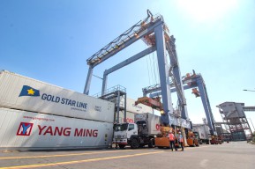 Terminal Teluk Lamong Perkuat Layanan Operasional dengan Tambahan 2 UNIT RTGC