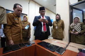 Pj Wali Kota Mojokerto Sidak Ponsel ASN, Ada Temuan?