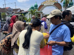 Simulasi Makan Gratis di Surabaya, Relawan Eri Cahyadi Sambut Antusias