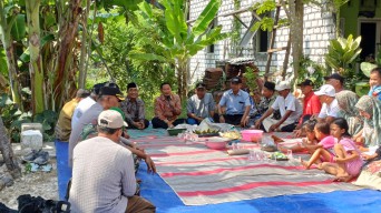 Sempat Dipatok karena Rawan Laka, Warga Lamongan Syukuran Peresmian Palang Pintu KA