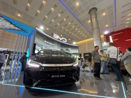 MPV Listrik BYD M6 Tampil di GIIAS Surabaya 2024