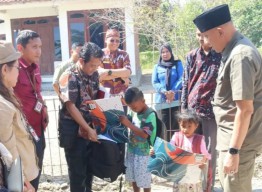 Bocah Pemulung Dapat Bantuan Pemkab Bangkalan, Diduga Dieksploitasi Keluarga