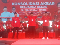 Bupati Hendy Dikukuhkan jadi Kader PDIP dalam Konsolidasi Akbar di Jember
