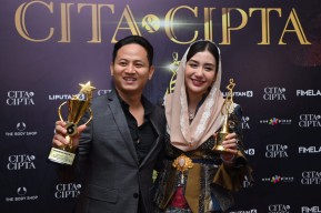 Bupati Trenggalek dan Istri Raih Penghargaan sebagai Tokoh Inspiratif