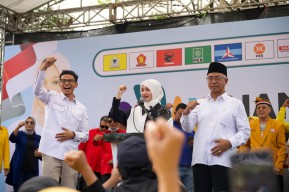 Diusung 7 Parpol, Vinanda-Gus Qowim Daftar ke KPU Kota Kediri