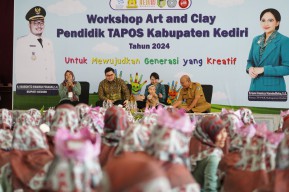Mas Dhito Targetkan Pemberian Insentif untuk Ribuan Guru Tapos di Kediri