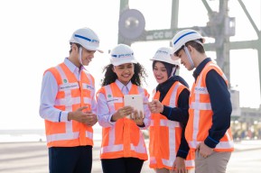 Menaker Beri Penghargaan SMK3 Kepada PT Pelindo Terminal Petikemas
