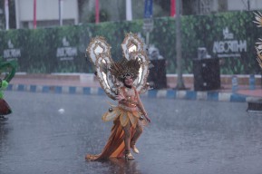 Peserta JFC World Kids Carnival di Jember Tampil Lepas, Meski Diguyur Hujan