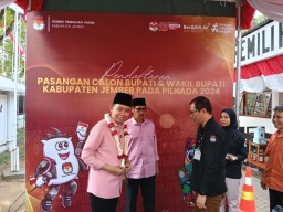 Lawan Petahana atau Bukan, Gus Fawait - Djoko Akan Tebar Cinta