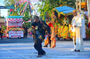 FOTO: Kemeriahan Karnaval Shining Jayandaru di Sidoarjo