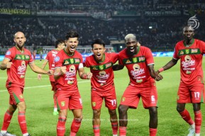 Menanti Tuah Kasim Botan di Laga Persebaya Vs Malut United