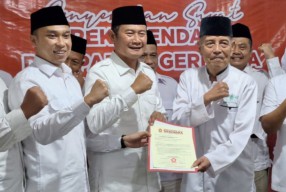 Kiai Ghofur Dukung Pak Yes-Dirham di Pilkada Lamongan, Tegaskan Santri Satu Suara