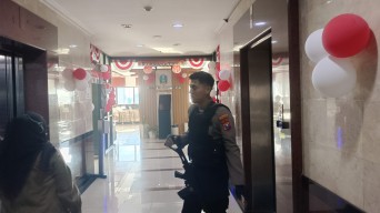 KPK Geledah Pemprov Jatim, Kantor Setda Mencekam