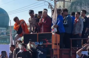 Ketua DPRD Jatim Janji Akomodir Tuntutan Massa Aksi di Surabaya