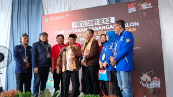 Hari Pertama, Pasangan Rijanto-Kaji Beky Mendaftar di KPU Kabupaten Blitar