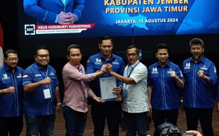 2 Anak Presiden Serahkan Rekom Gus Fawait Bacabup Jember