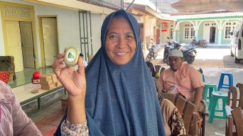 Akademisi Unej Ajari Warga Pesisir Madura Bikin Sabun Daun Kelor, Intip Manfaatnya
