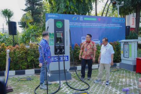 SIER Resmikan SPKLU Fast Charging di Surabaya, 15 Persen Energi dari Solar Panel