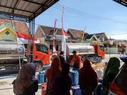 Warga Lamongan Mulai Krisis Air Bersih, Terdampak Kemarau