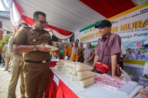 Pj Wali Kota Mojokerto Ali Kuncoro Tinjau Gerakan Pangan Murah