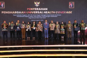 Terima UHC Award 2024, Mas Dhito Tekankan Peningkatan Mutu Layanan Kesehatan