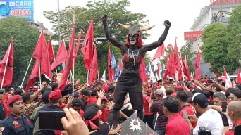 PKB Usung Luluk - Lukman, Dikepung 15 Parpol, Dikawal Bantengan