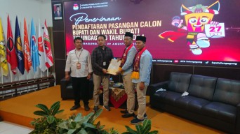 Pasangan Gabah Resmi Mendaftar ke KPU Tulungagung di Hari Kedua