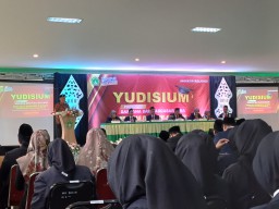 FEB Unisla Gelar Yudisium 468 Lulusan, Hasilkan Puluhan Jurnal hingga Prosiding