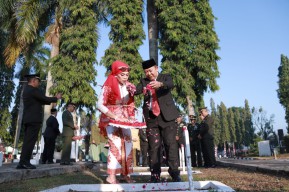 Pesan Bupati Hendy saat Ziarah dan Tabur Bunga di Makam Pahlawan Jember