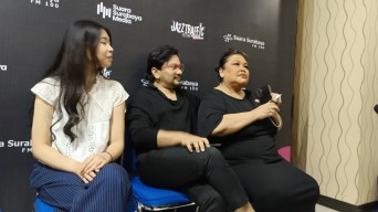 Bareng Tompi di JTF Surabaya, Bertha: Pemerintah Jangan Budek