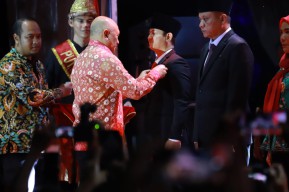 Bupati Trenggalek Raih Tanda Kehormatan Satyalencana Wirakarya Koperasi dan UMKM
