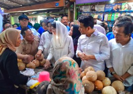 Cawagub Jatim Emil Dardak Blusukan di Pasar Larangan Sidoarjo