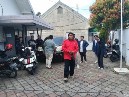 Terdaftar Anggota DPRD Jatim, Warga Jember Pertanyakan  Paslon Bacabup