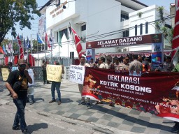 Pendukung Kotak Kosong Siap Gembosi Suara Eri-Armuji di Pilwali Surabaya 2024