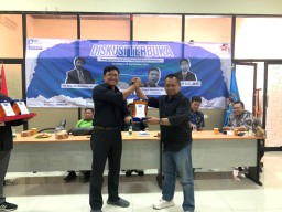 Diskusi Kawal Demokrasi, PWI Jatim: Pers Harus Memahami Kapasitas