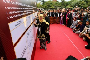 Kampanye Damai Pilgub Jatim: Persatuan Nomor 1, Khofifah-Emil 2