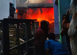 Pasar Sepanjang Sidoarjo Terbakar, Warga dan Pedagang Padamkan Api Manual