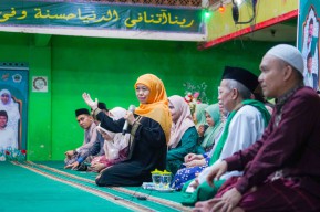 Cagub Jatim Khofifah Ajak Santri Ikut Jemput Indonesia Emas 2045