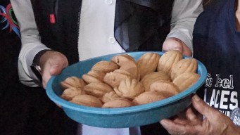 Nikmatnya Kue Klemben, Pelengkap Ngopi Khas Banyuwangi